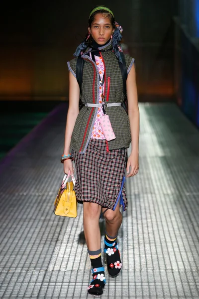 Look 18